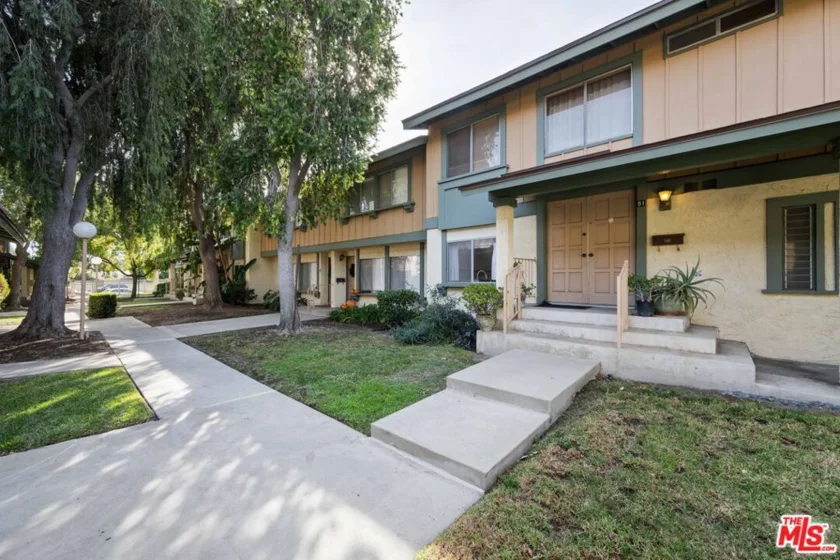 18961 Kittridge Street #91 photo 1