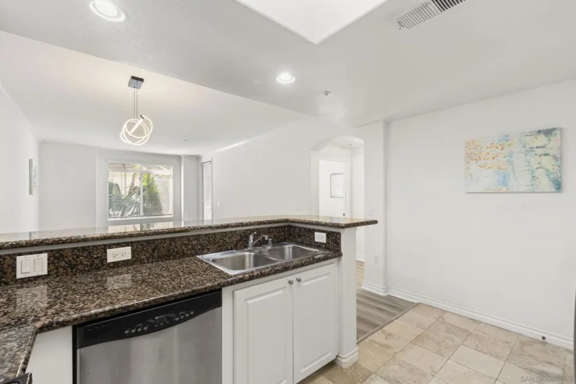 9263 Regents Road #B204 photo 6