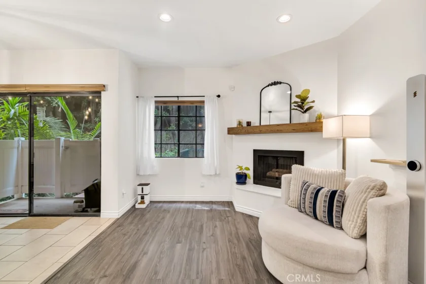 17914 Magnolia Boulevard #121 photo 5