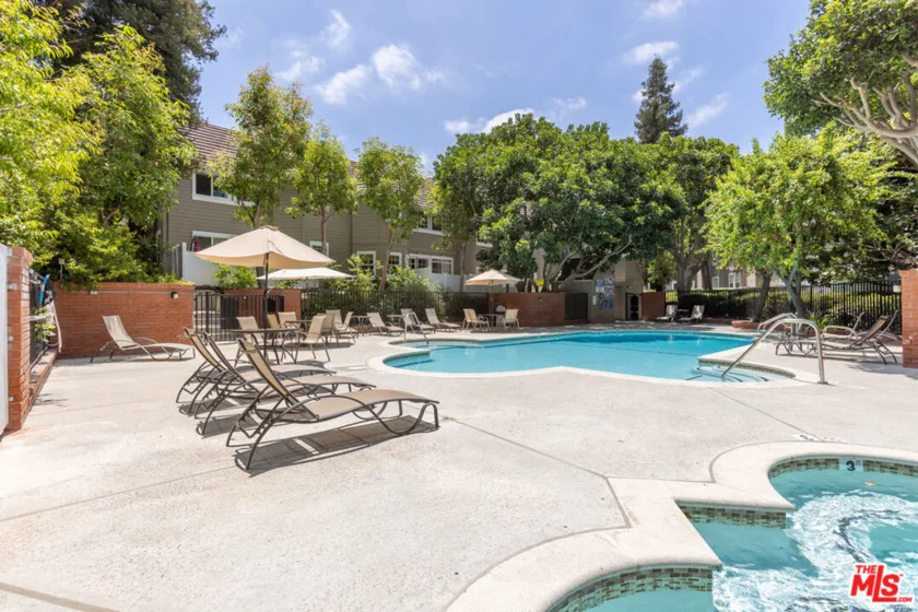 20950 Oxnard Street #10 photo 28