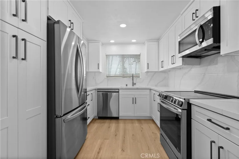 372 Villa Point Drive photo 24