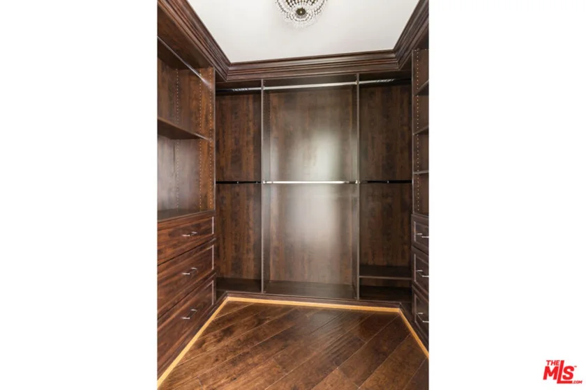 558 Caruso Avenue photo 31