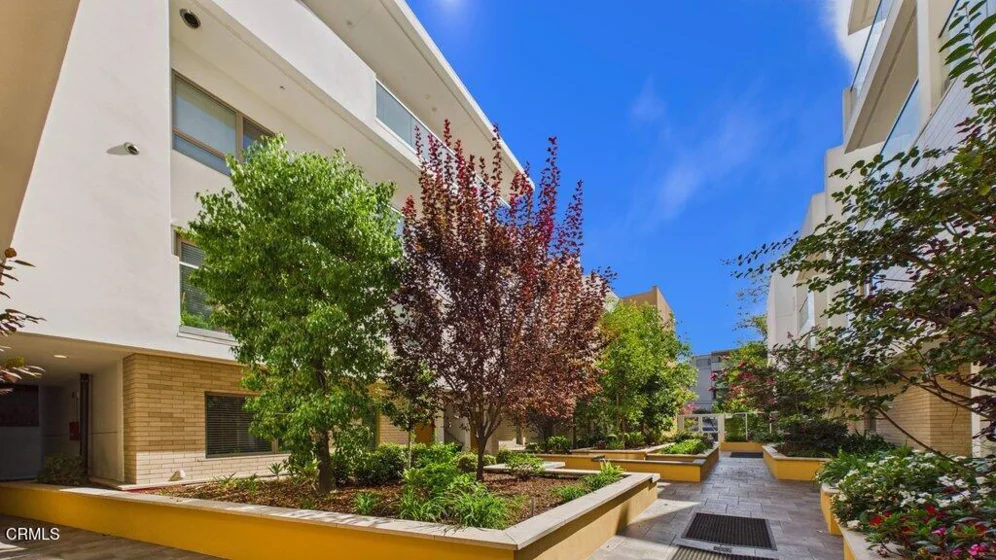137 S Wilson Avenue #106 photo 24