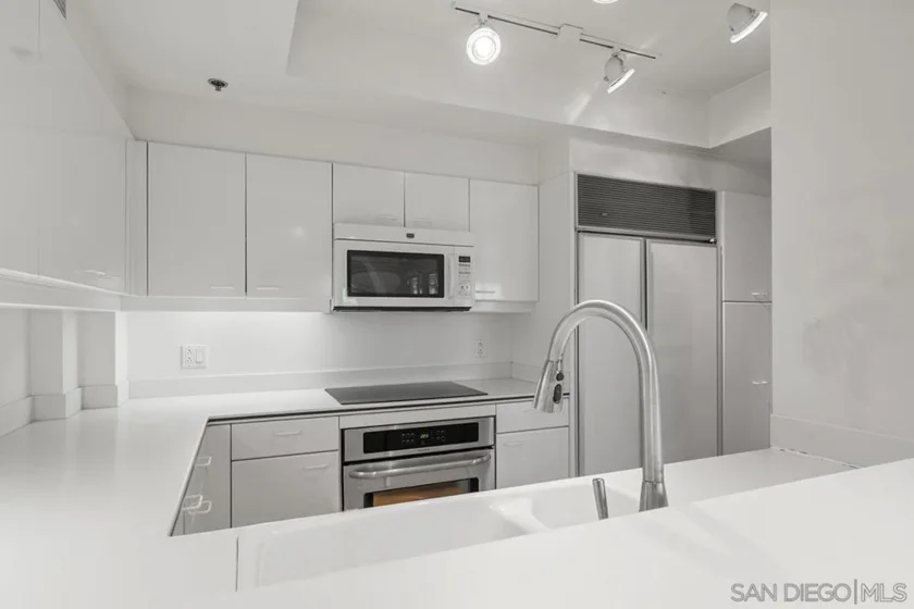 100 Harbor Drive #906 photo 6