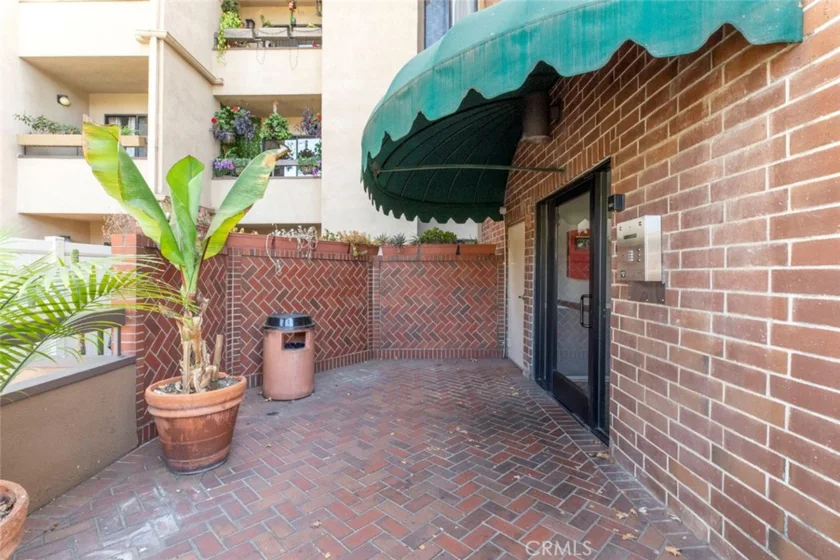 460 Oak Street #203 photo 2