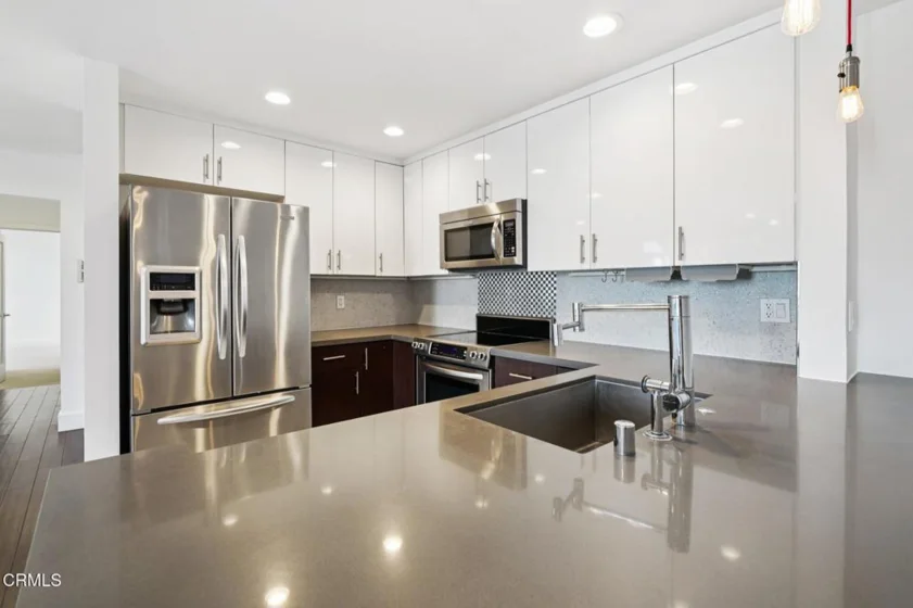 121 S Hope Street #408 photo 24