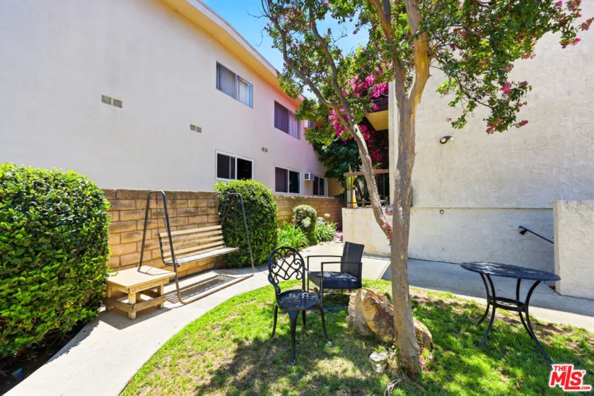 14937 Sherman Way #2 photo 59