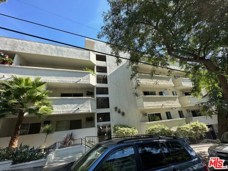 960 Larrabee Street #221 photo 1