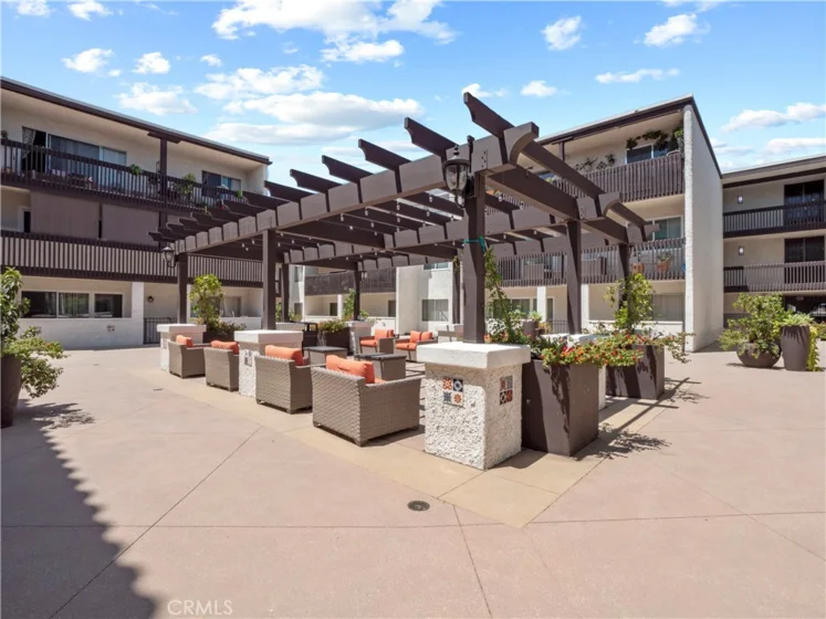 5334 Lindley Avenue #219 photo 32