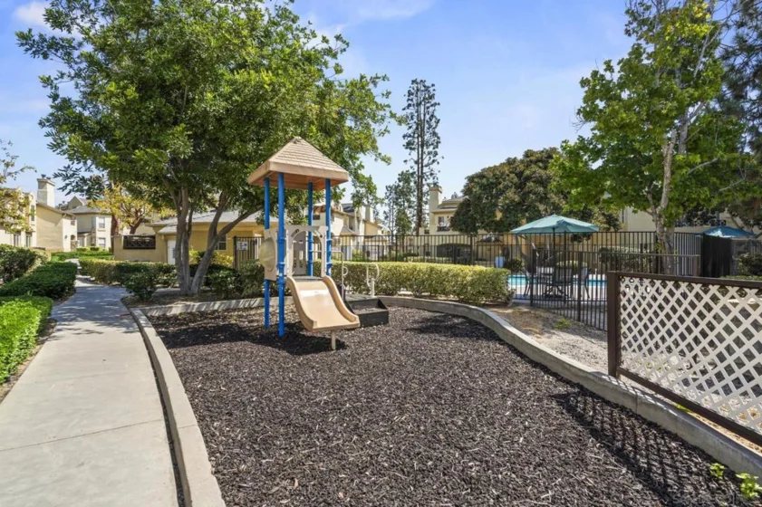 2063 Lakeridge #101 photo 36