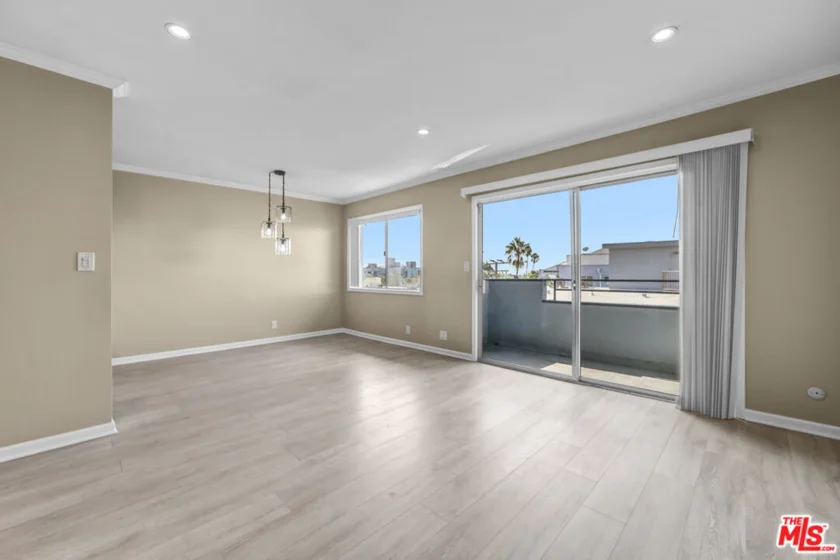 1250 N Kings Road #506 photo 33