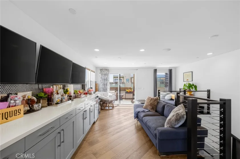 1687 Grand View photo 28