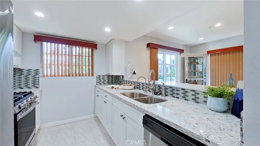 522 W Stocker #6 photo 15