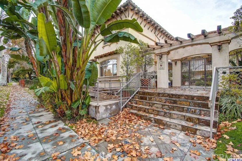 3003 W Riverside Drive #201 photo 1