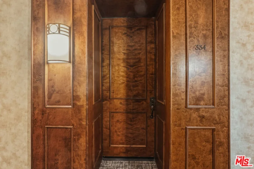 121 S Hope Street #334 photo 25