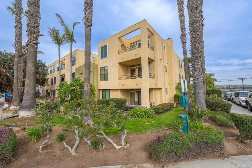 4402 Mentone #203 photo 1