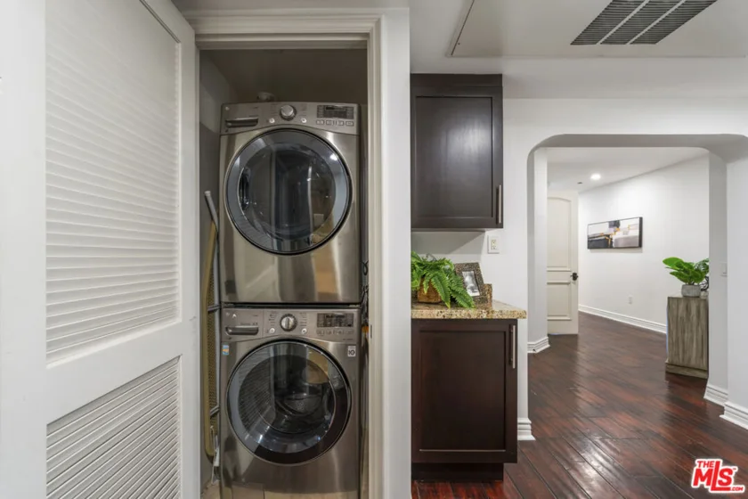 5057 Maplewood Avenue #202 photo 15