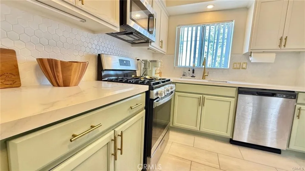 18350 Hatteras #176 photo 8