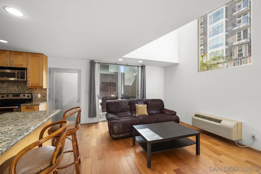 985 Island Avenue #4 photo 1
