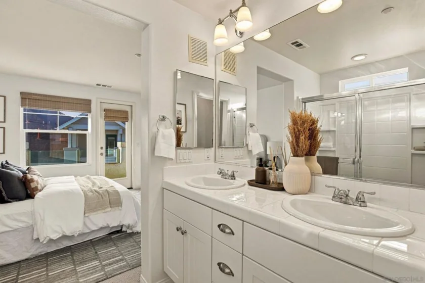 845 Harbor Cliff Way #305 photo 24