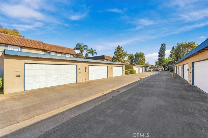 4435 Larwin photo 24