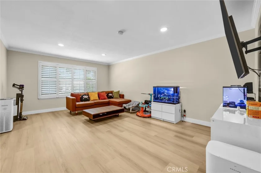 4657 Larwin Avenue photo 5