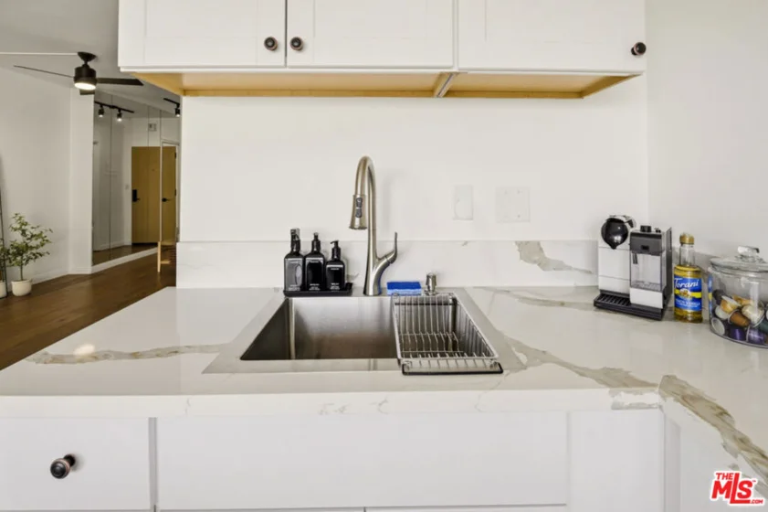 999 N Doheny Drive #205 photo 7