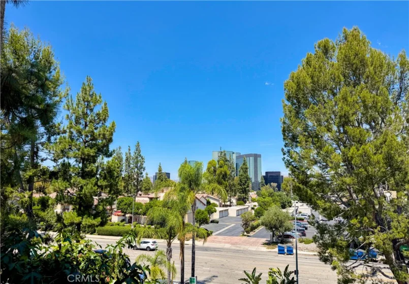 21500 Burbank #328 photo 5