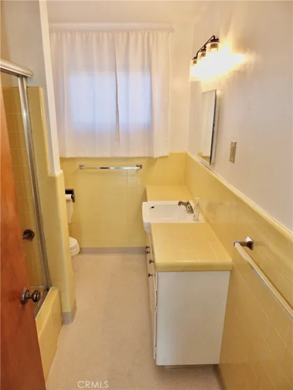1724 E 1st Street #9 photo 32