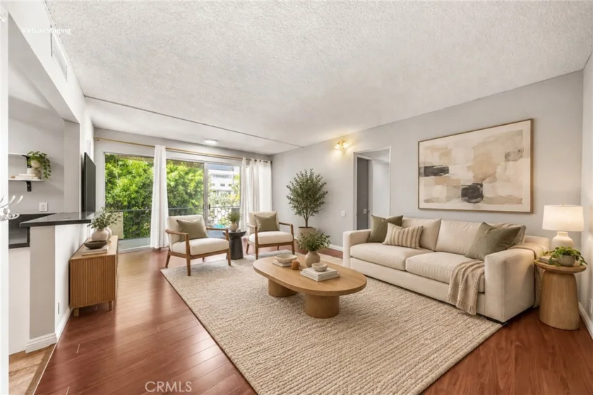 985 E California photo 1