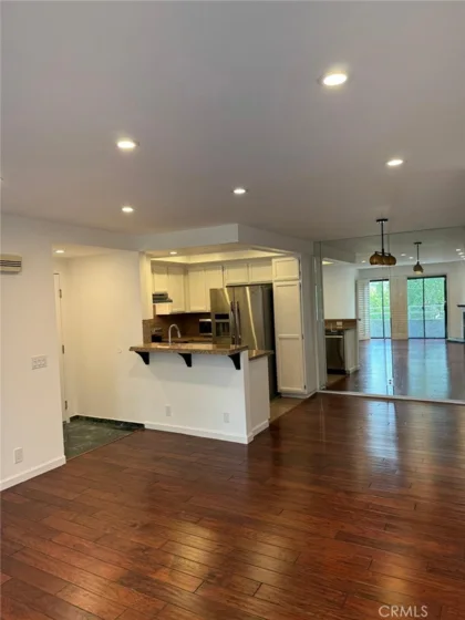 17800 Burbank #204 photo 5