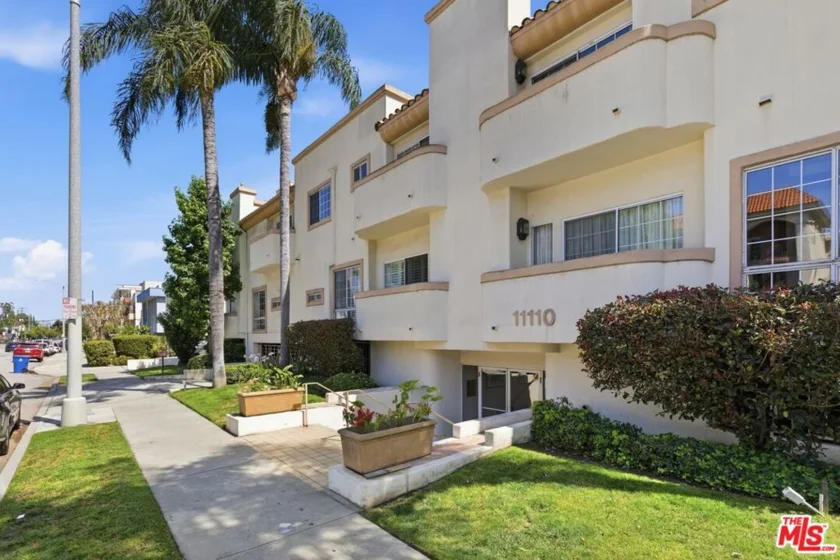 11110 Camarillo Street #122 photo 37