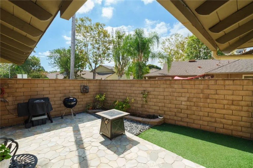 111 E Palmdale photo 43