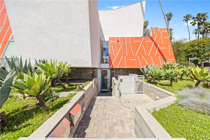 719 Venice Boulevard photo 4