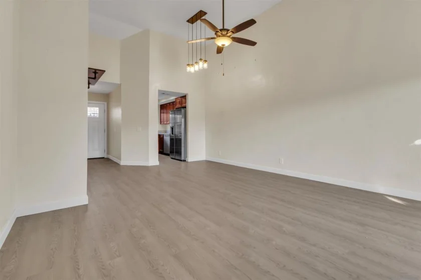 422 Devonshire Gln photo 6