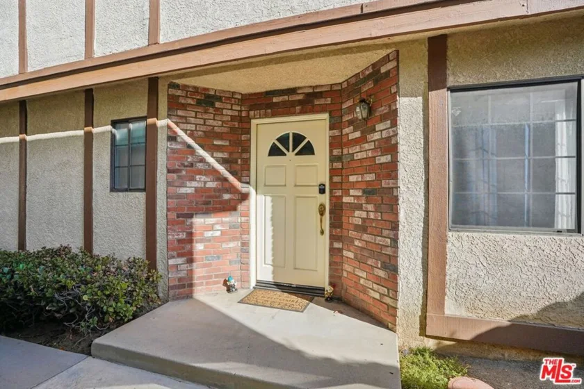 18424 Keswick Street #12 photo 2