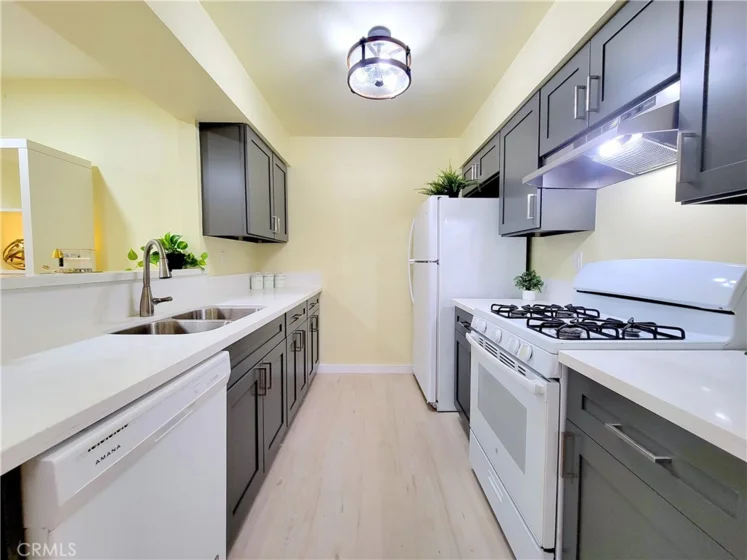 8221 Langdon Ave., #103 photo 3