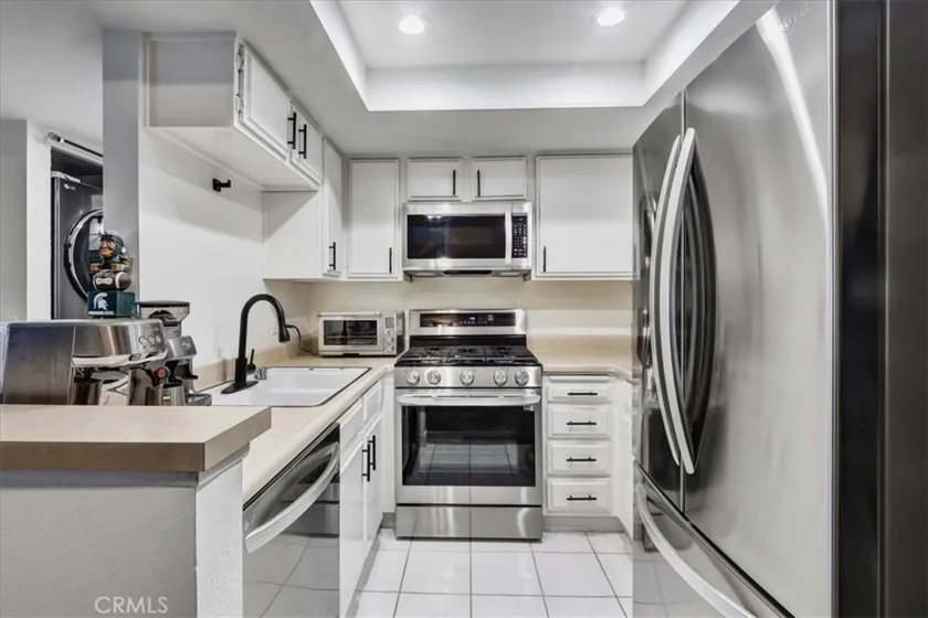 883 W 34th #N photo 26