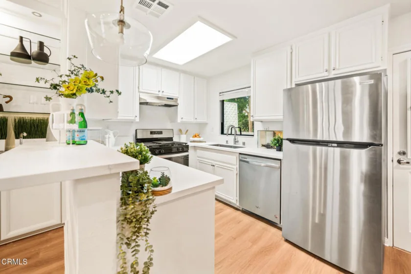 111 S Oak Knoll Avenue #107 photo 20