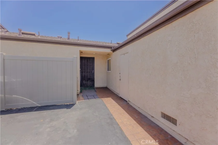 579 Parkview photo 17