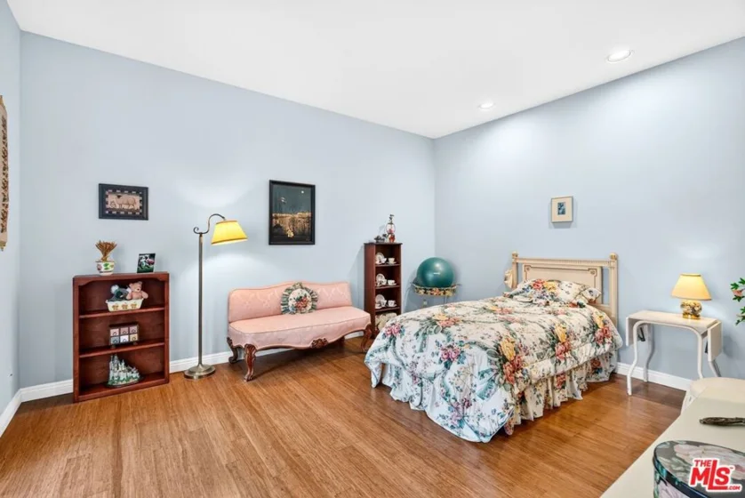 1741 Colby Avenue #203 photo 34