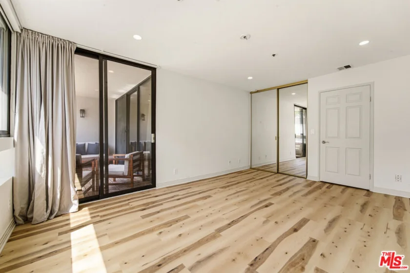 121 S Hope Street #313 photo 15