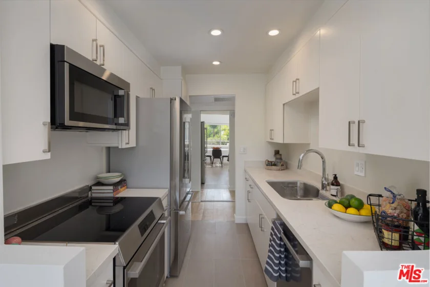 1131 Alta Loma Road #428 photo 12