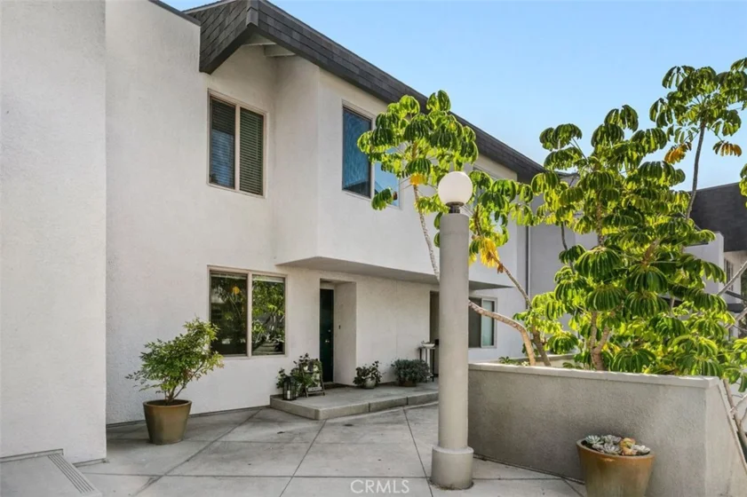 6854 Citriadora Court photo 1