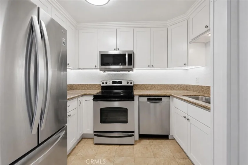 525 S Ardmore Avenue #320 photo 3