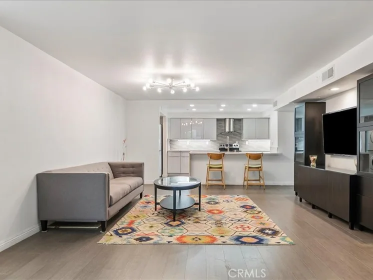 10660 Wilshire Boulevard #302 photo 11