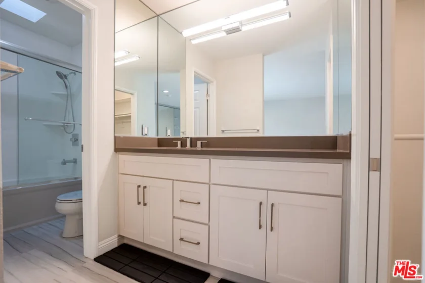 4368 W 8th Street #17 photo 25