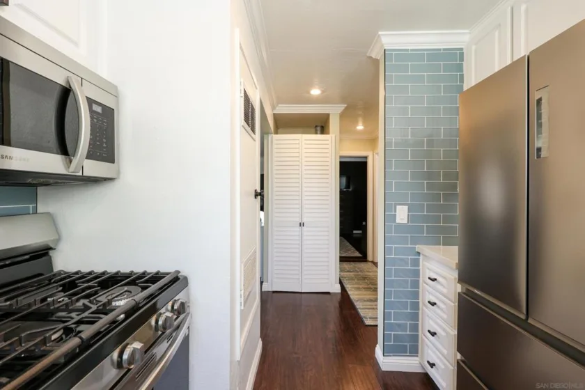 2040 Robinson #C photo 4