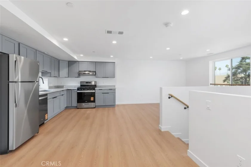 176 N Catalina Avenue #403 photo 3