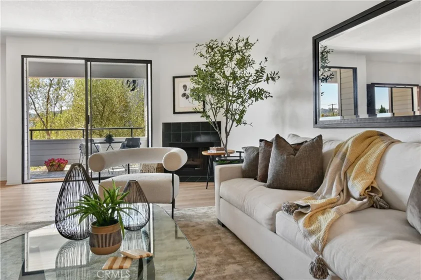 13331 Moorpark #223 photo 6
